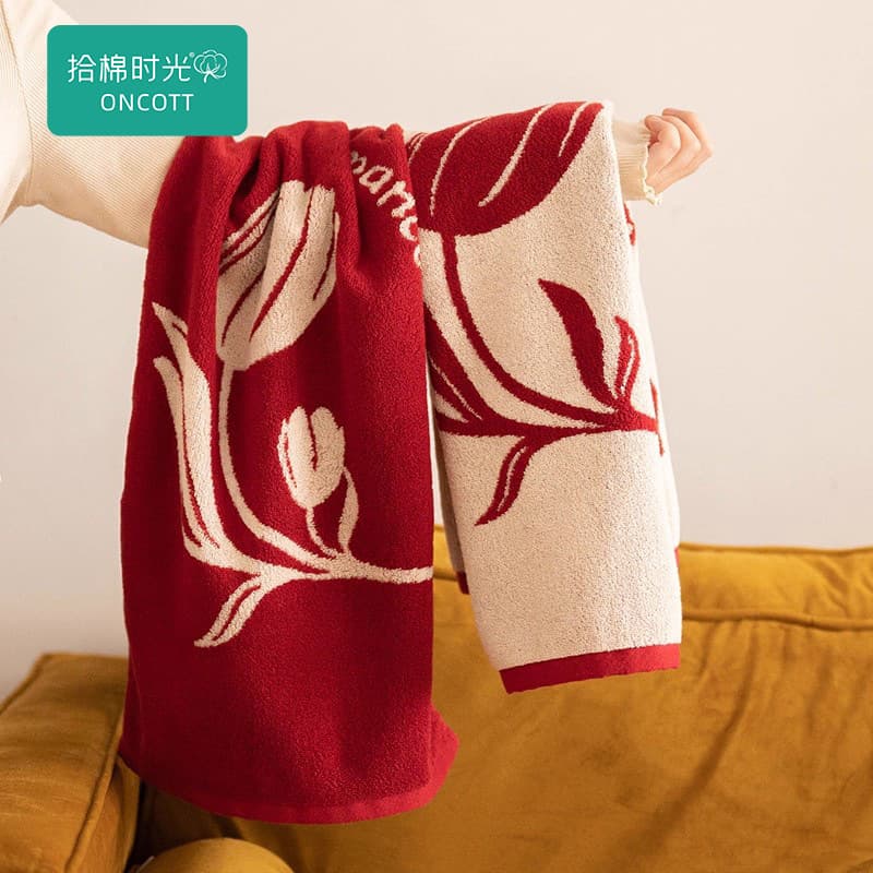 Wedding towels, red thickened all-cotton soft face towels, wedding favors, logo printing available, New Year and Spring Festival gifts