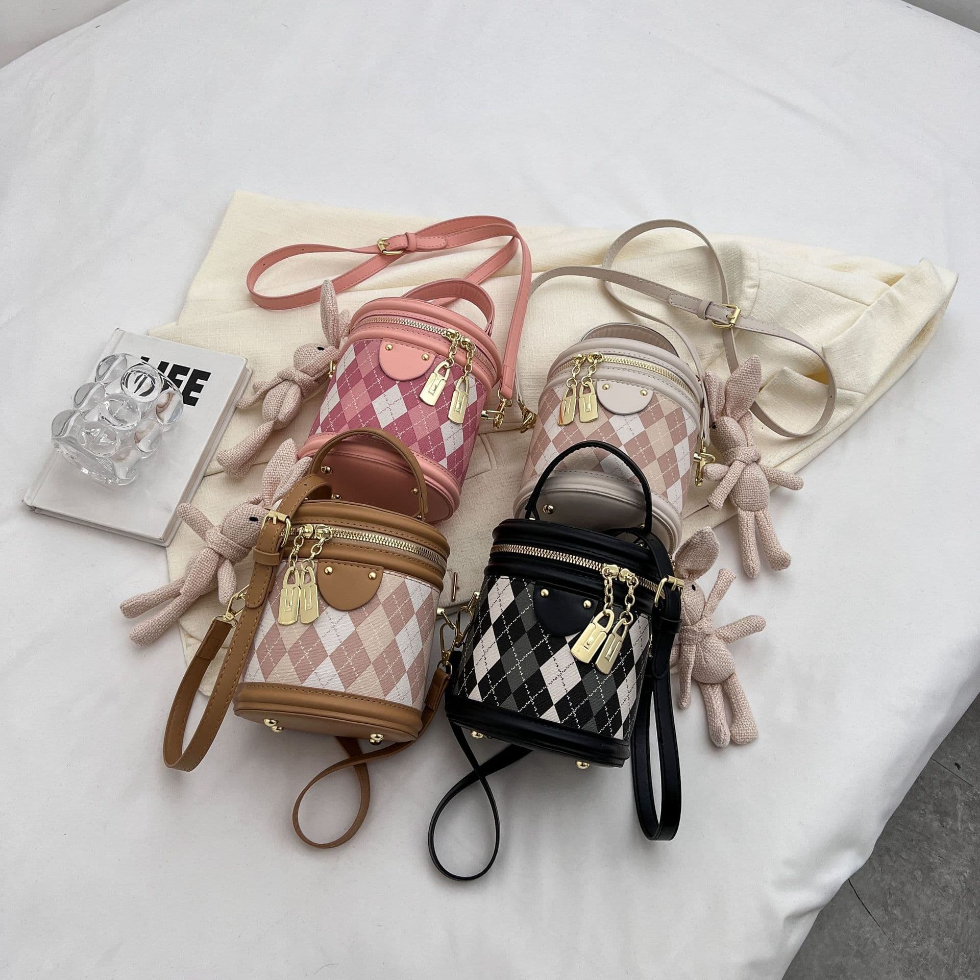 Premium Small Bag Women 2025 New Summer Fashion Versatile Shoulder Crossbody Bag Diamond Quilted Handheld Bucket