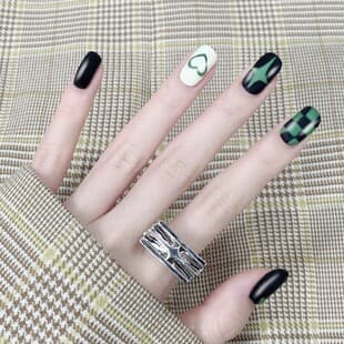 Heart Wearable Nails Short Hot Girl Fake Nails Small Green Black Checkerboard Grid Nail Art Wearable Nail Tips Wholesale