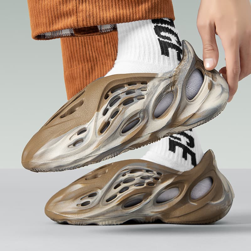 Yeezy Crocs Summer Sandals for Men, Graffiti Thick Sole Cloud-like Comfort, Export Large Size Driving Beach Shoes