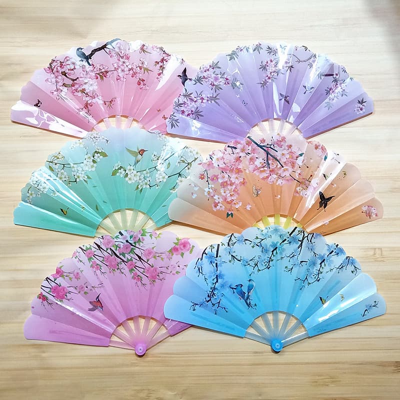 Cartoon folding fan, cute mini plastic 7-rib fan for children and students, portable hand-held printed fan
