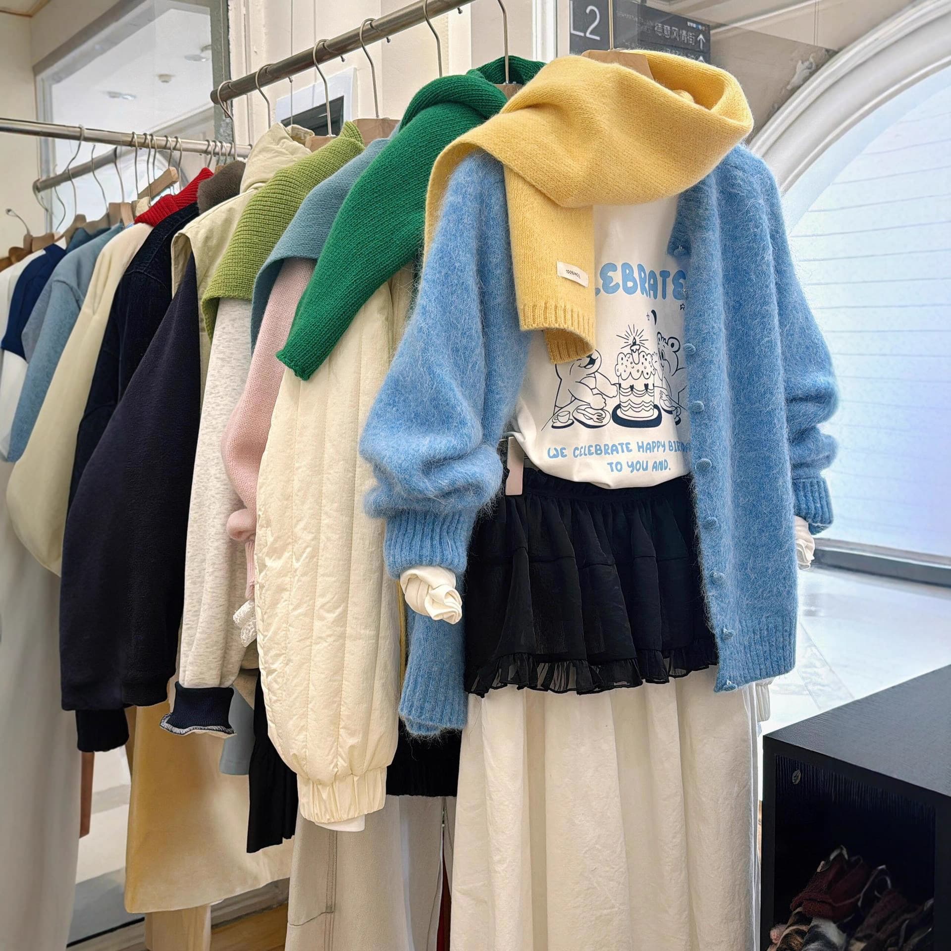Overstock Women's Clothing, Winter Down Jackets, Coats, Pants, Assorted Styles, Thirteen Hongs Source, Physical Store Live Stream, Stall Wholesale