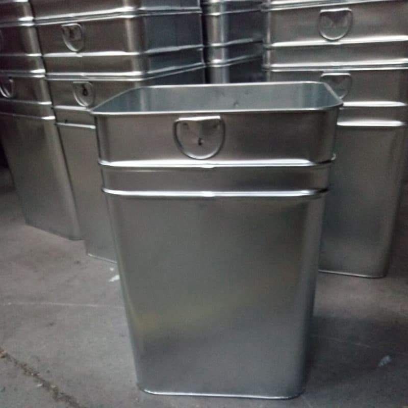 Metal trash bin inner buckets: machine-pressed stainless steel inner drums, galvanized bin liners in stock