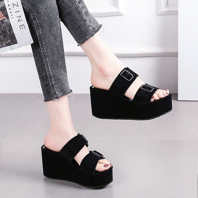 Korean-style wedge slippers for women, summer outdoor thick-soled sandals, versatile buckle fashion beach shoes, one-strap high-heeled sandals