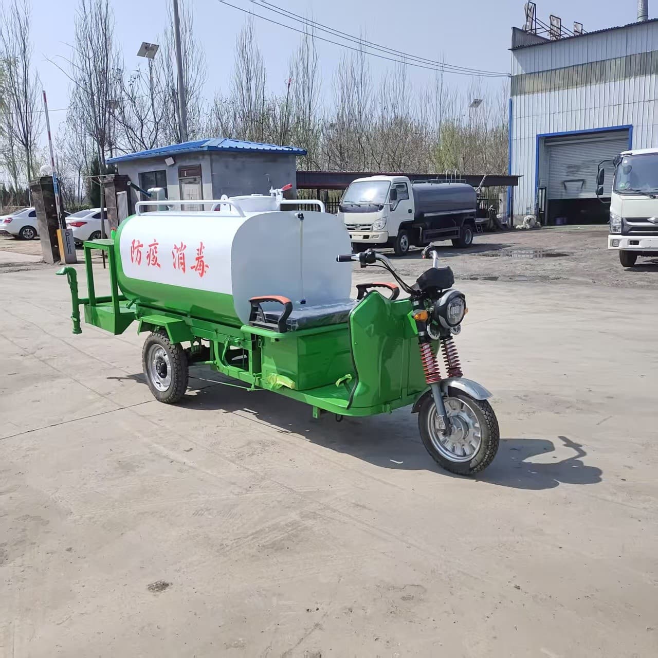 Small electric three-wheel sprinkler, engineering three-wheel sprinkler, landscaping three-wheel mist cannon sprinkler, road sweeper