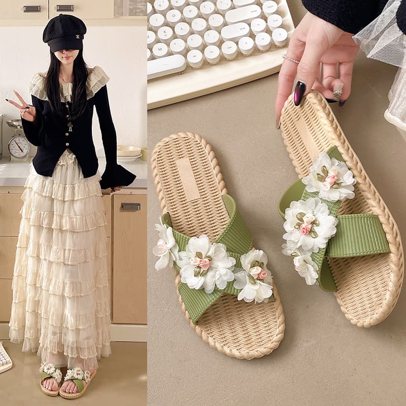 Sandals and slippers for women's summer outer wear 2026 new style Xishuangbanna bohemian style with skirts seaside beach shoes versatile