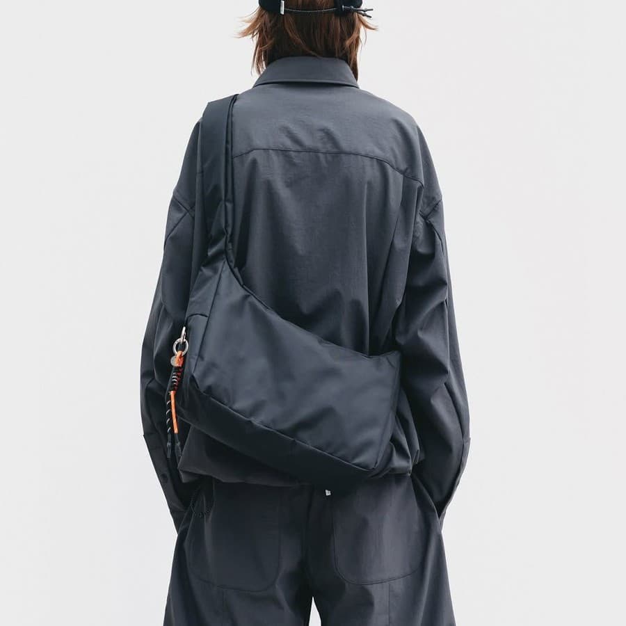 New Japanese/Korean Style Nylon Waterproof Crossbody Bag, Lightweight Casual Tote Bag for Commuting and Fixed Gear Cycling