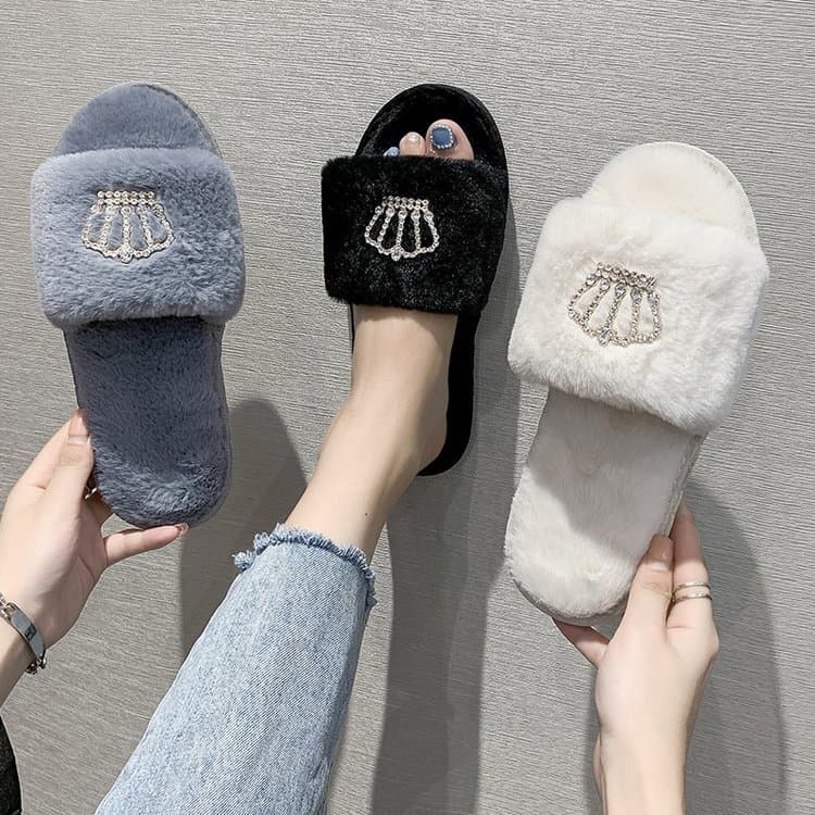 Cute Fluffy Slippers Unisex Fashion Faux Fur Lined Warm Winter Shoes Indoor Outdoor Use Soft Sole Comfortable Casual Slippers