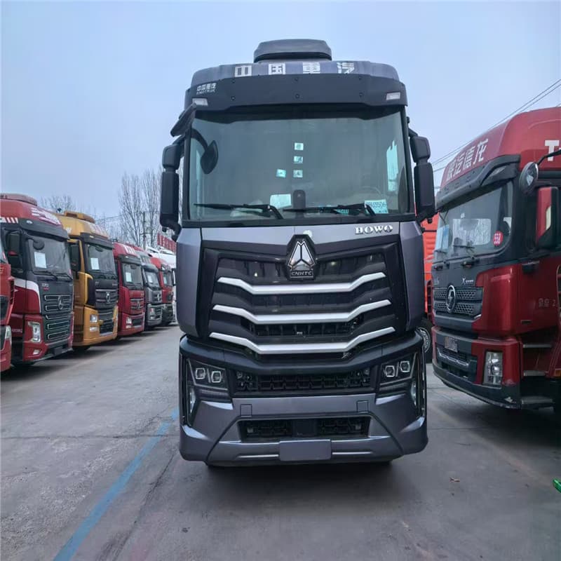 Used HOWO tractor units (export models for Africa), 371 horsepower.