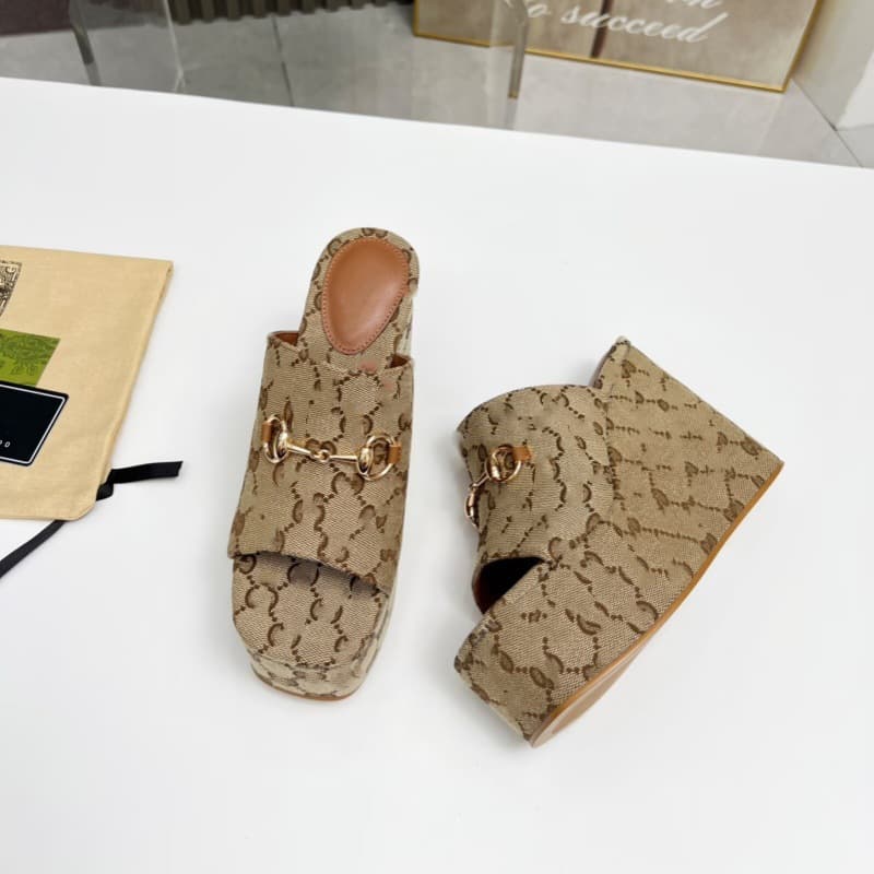 Foreign trade cross-border high-quality European and American big-name Middle East, Russia, Malaysia, horsebit floral fabric wedges and flip-flops