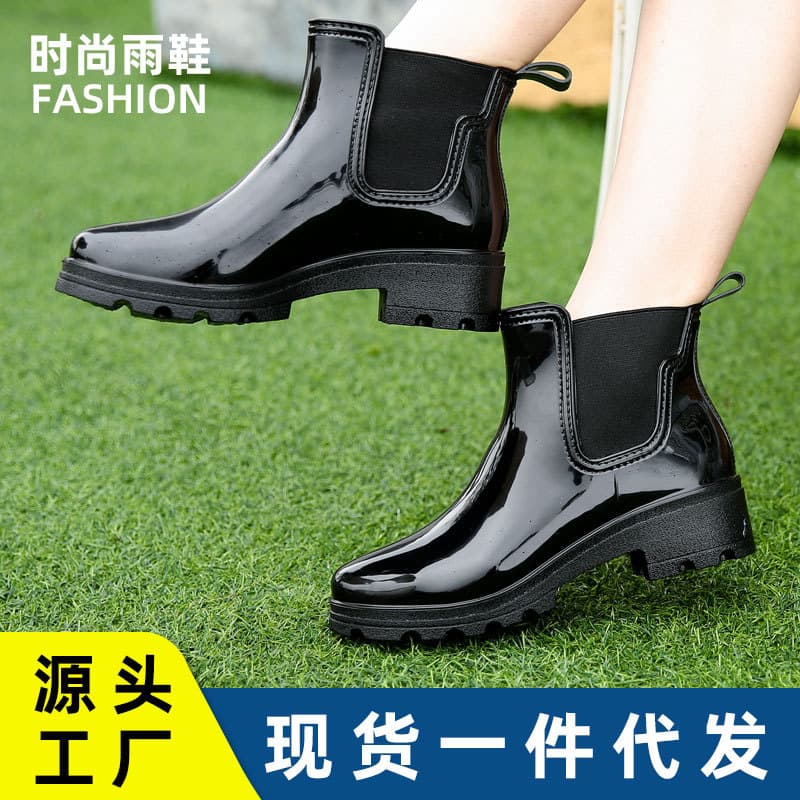 Water shoes manufacturer wholesale PVC fashionable elastic mid-heel short-tube bright surface thickened warm liner wear-resistant non-slip rain boots