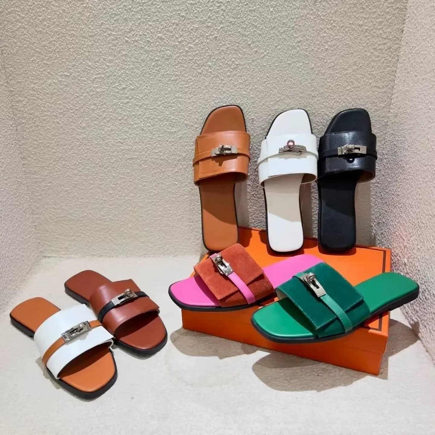 Flat Slippers for Women's Outer Wear 2025 Summer New Style Lock Design Roman Sandals Genuine Leather Fairy Style One Word