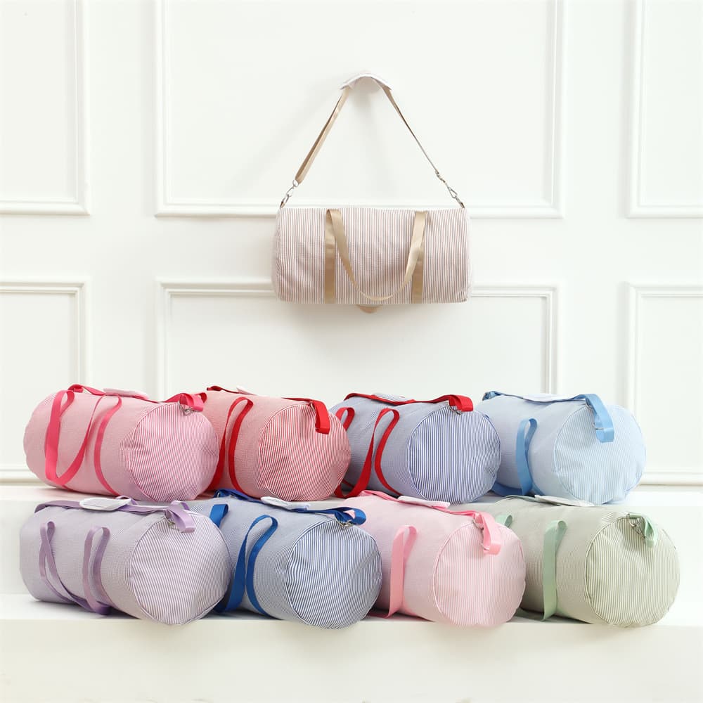 Seersucker Travel Bag, Simple and Sweet Storage Bag, Portable Luggage Bag, Large Capacity Cylindrical Luggage Bag Storage Bag