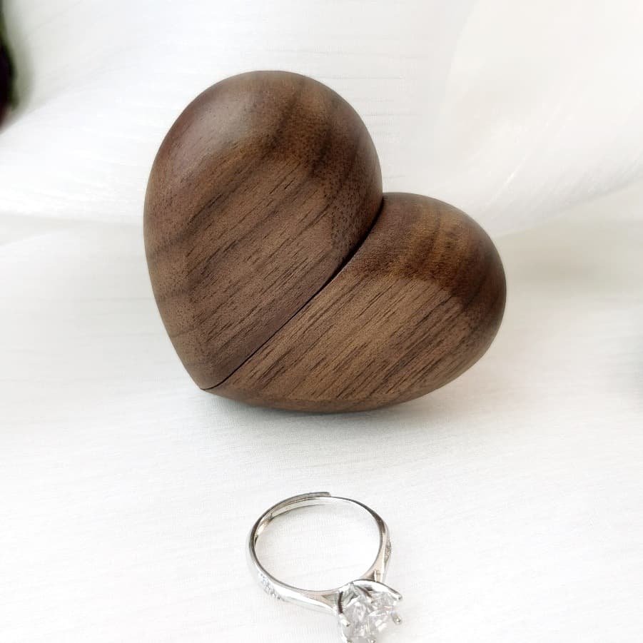 Proposal Heart Ring Box North American Black Walnut Wood Heart-Shaped Vintage Diamond Ring Box Split Gift Storage Box Jewelry Box