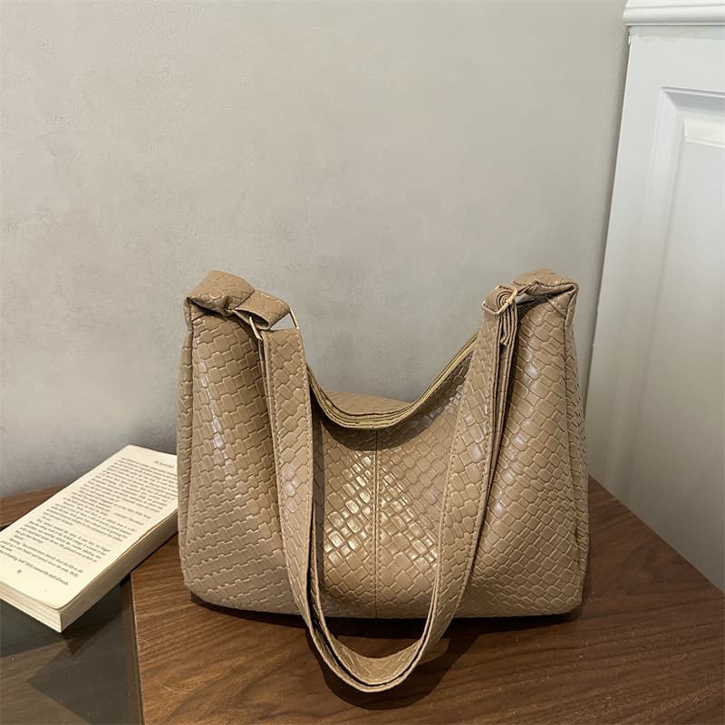 Vintage Fashion Large Capacity Underarm Bag for Women 2026 Summer New Commuter Crossbody Bag Niche Lazy Style Shoulder Bag