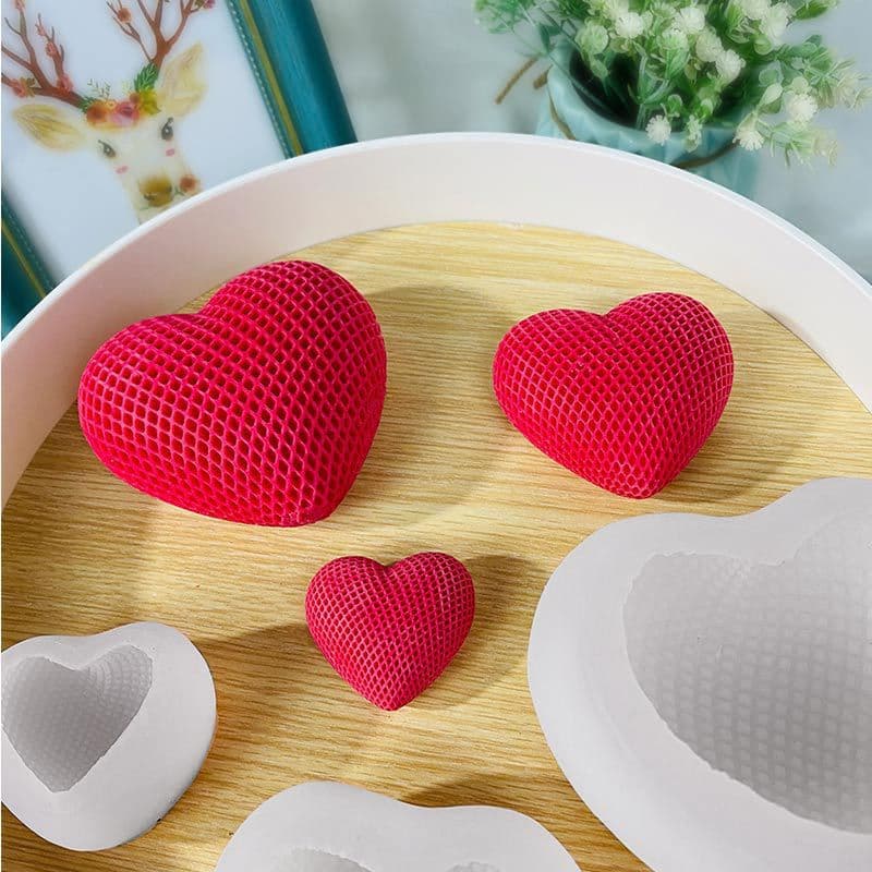 Cross-Border Hot Sale 3D Woven Grid Heart Silicone Mold Valentine's Day Candle Wax Bottle Candy Squishy Mold