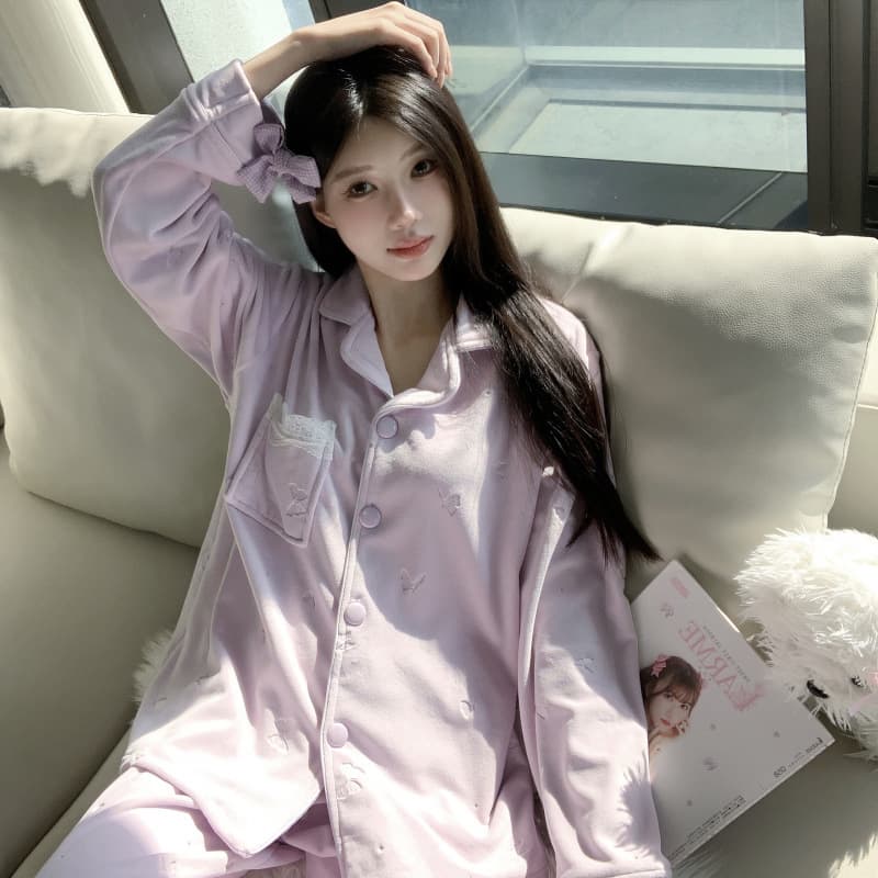 Aixin 2025 Winter New Style Sea Island Velvet Embossed Small Butterfly Cardigan Set Thickened Casual Homewear.