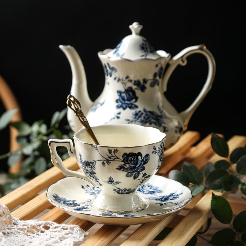 French Afternoon Tea Coffee Cup Ceramic Teapot Tea Set European Style Red Cup and Saucer Home Blue and White Vintage Cup