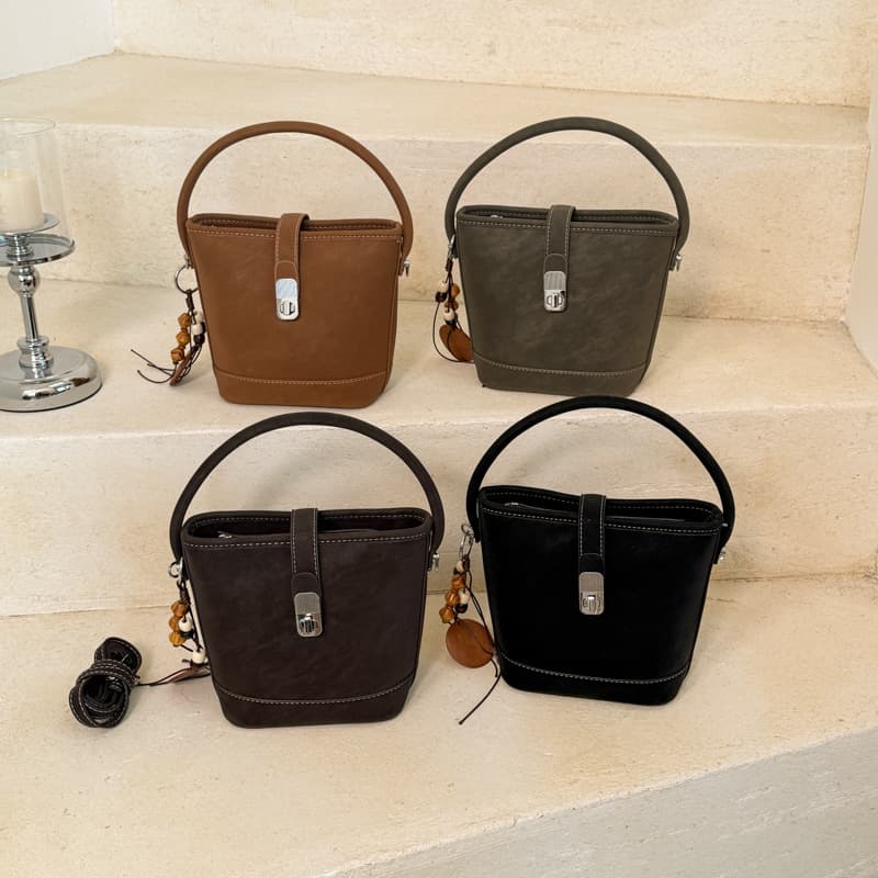 High-Texture Retro Bucket Bag 2026 New Simple Handbag Versatile Commuter Shoulder Crossbody Bag Fashion Handbag