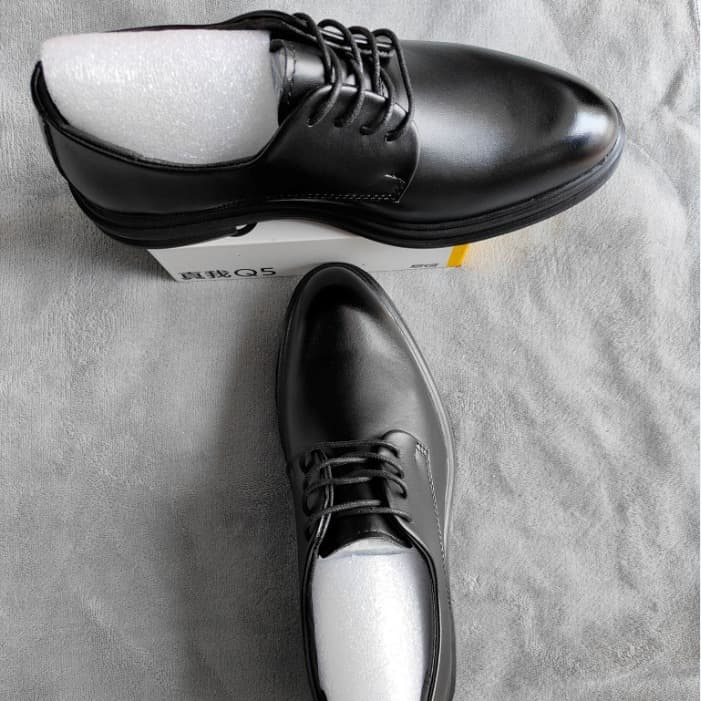 Trendy pointed-toe leather shoes for young men, British business formal shoes, lace-up casual shoes, height-increasing shoes for grooms and weddings.