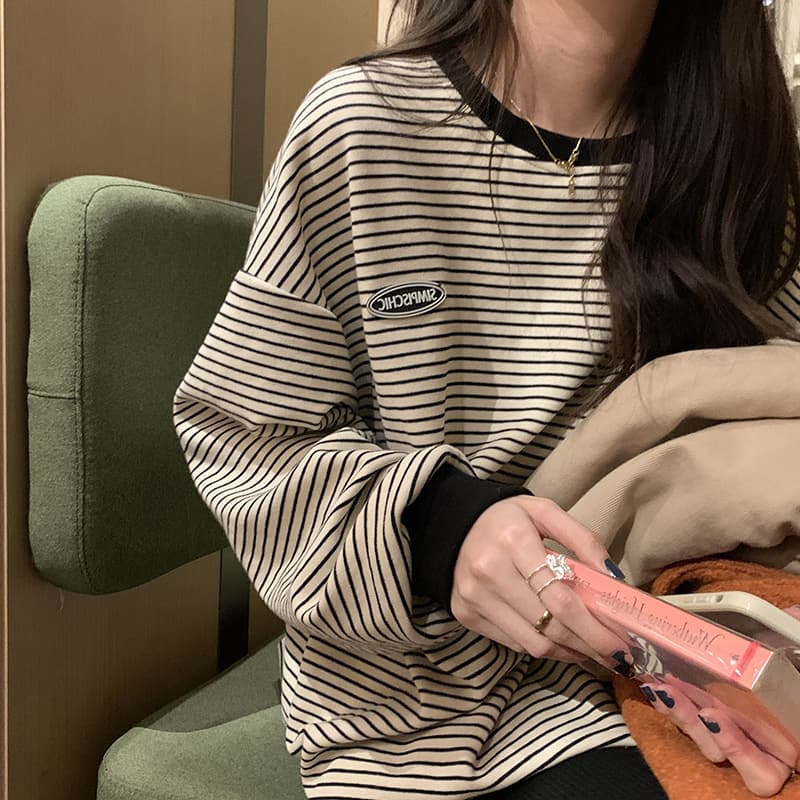 A drop-shipping striped T-shirt bottoming shirt for women in autumn new round neck long-sleeved sweatshirt for women Korean style tops and outerwear