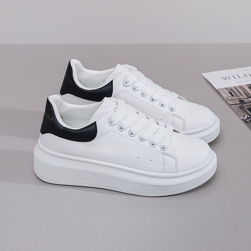 White Shoes for Women and Couples, Korean Style 2024 Spring/Autumn Women's Shoes, Height-Increasing Sports Shoes, Thick Sole Sneakers, Trendy Shoes