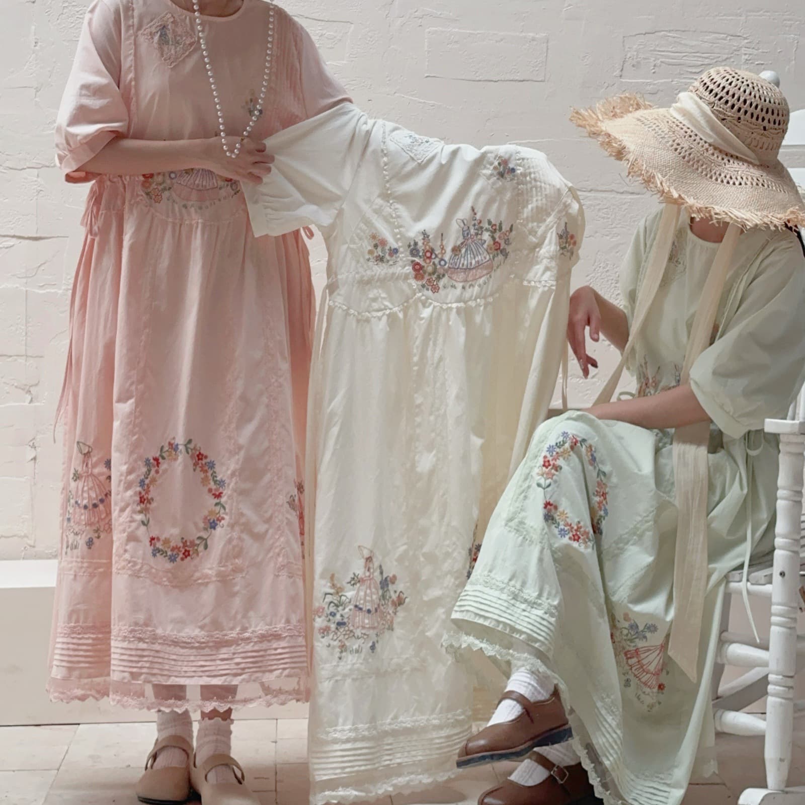 Plus Size French Countryside Heavy Embroidery Floral Dress Sweet Girl Lace-up Waist Lace Trim Maxi Dress