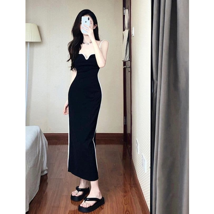 Slim waist hot girl sexy royal sister style black suspender dress 2026 women's summer hip-covering little black dress