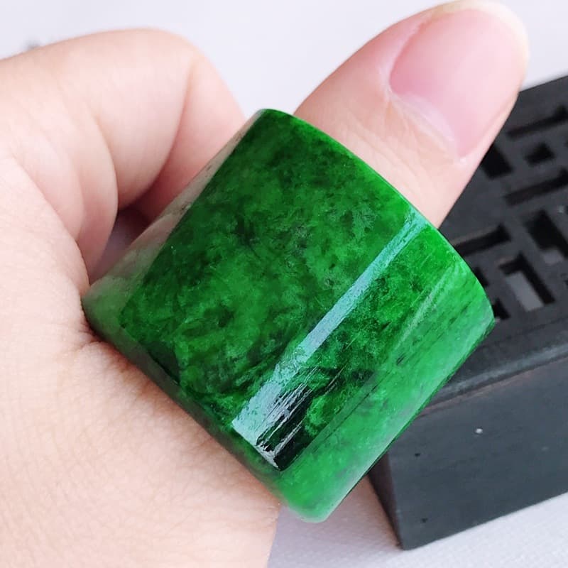 Manufacturer Wholesale Supply of Crafts, Men's Emerald Green Imperial Green Jade Rings, Men's Jade Finger Rings in Jadeite Color