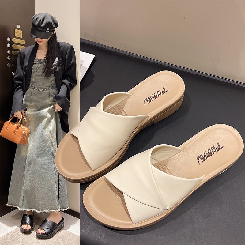 Wedge slippers for women 2024 summer new thick-soled leather flip-flops comfortable heightening mom fashionable outer wear slippers