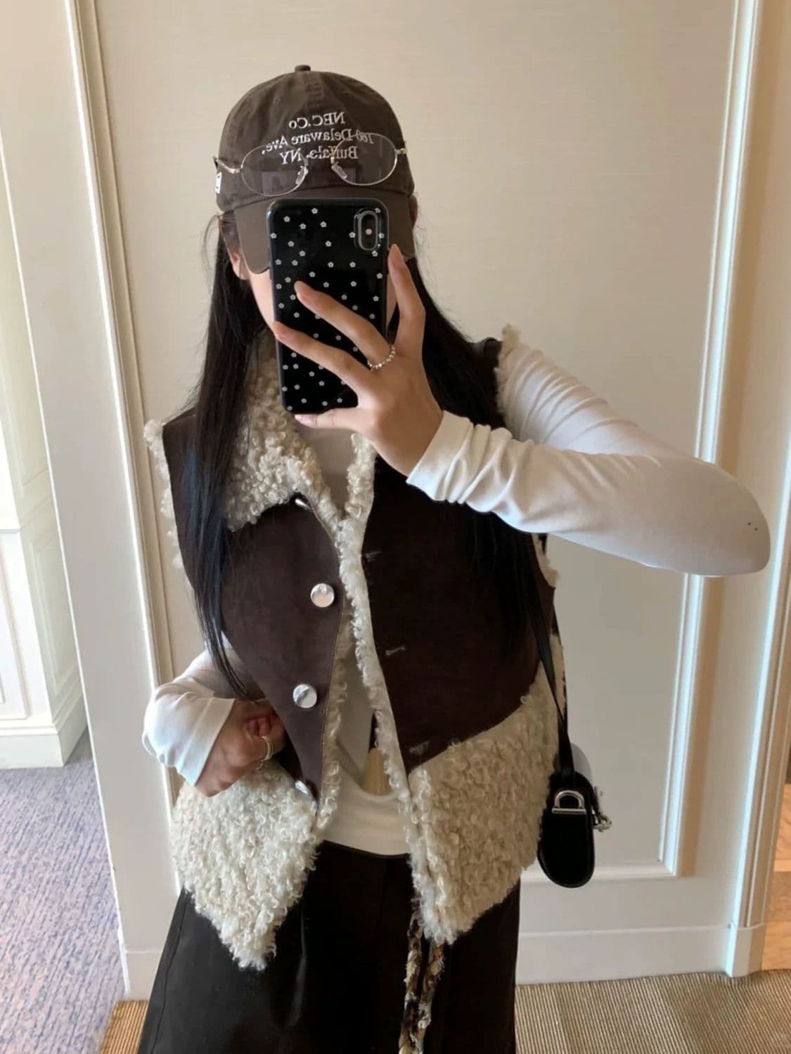 New autumn/winter style lamb wool vest, sleeveless coat, warm, fashionable and unique.