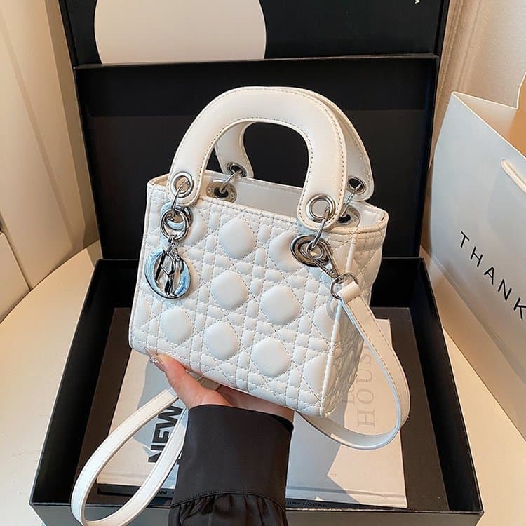 2026 Cross-border Handheld Lady Dior Bag Women New Fashion Bags Diamond Quilted Chanel Style Versatile Shoulder Crossbody Bag Factory
