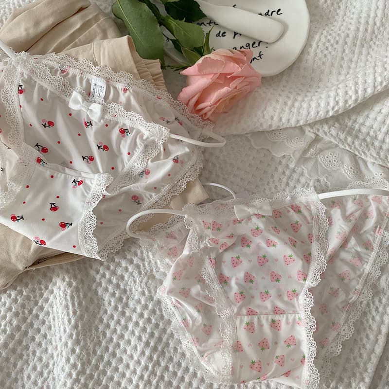 Don't live too boringly at a romantic age. Smooth skin feel, pure and seductive style thin-strap milk silk strawberry panties