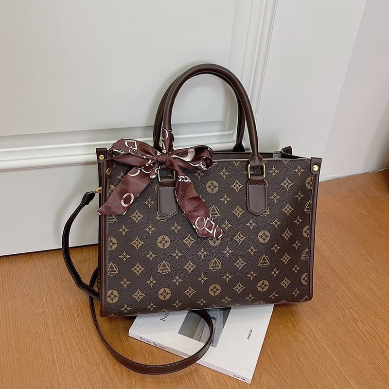 Foreign trade wholesale women's bag 2026 new style shoulder crossbody small square bag internet celebrity presbyopic letter retro commuter bag light luxury