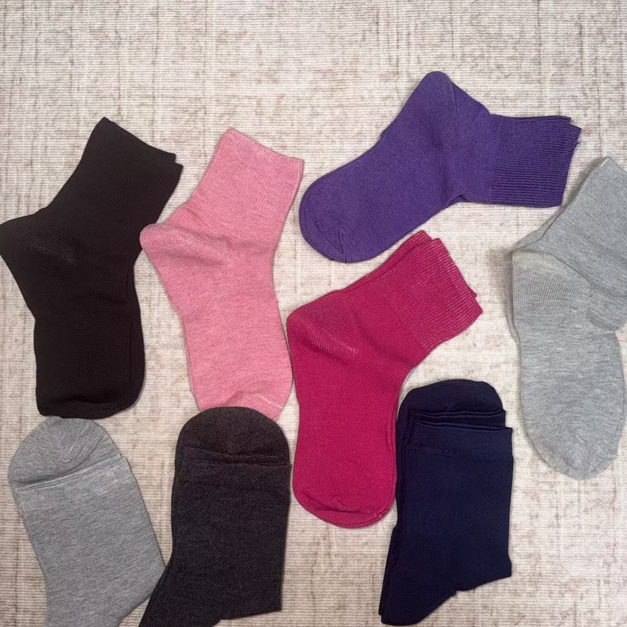 Anti-Heel Crack Socks Men Women Black White Solid Color Mid-Calf Breathable Moisture-Wicking Simple Business Versatile Athletic Socks