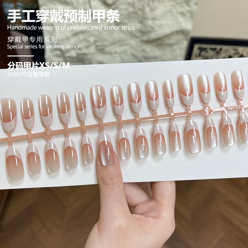 Cat Eye Press-On Nails Oval Light-Catching Glass Bead Design Simple Hot Girl Handmade Fake Nails