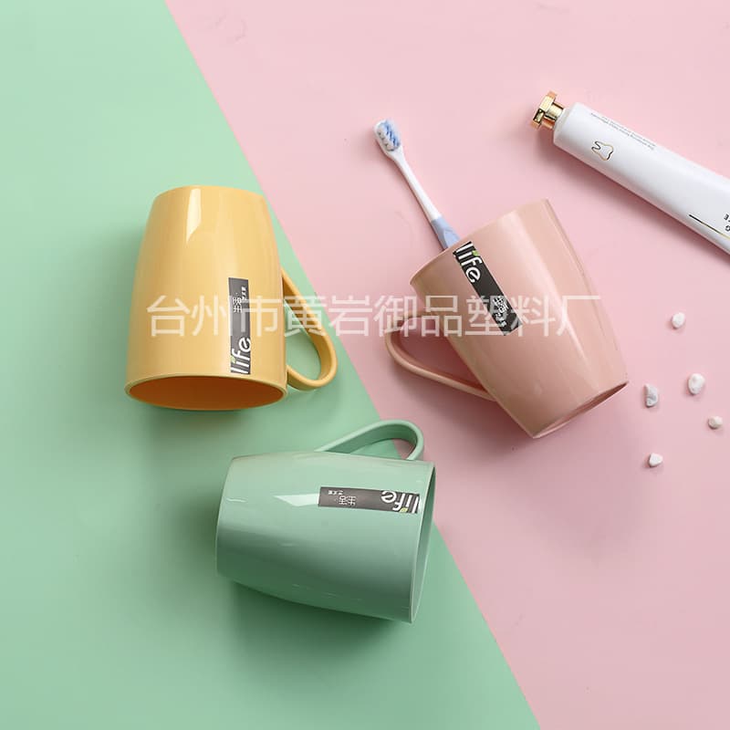 Factory direct sales simple plastic toothbrush cup travel toothbrush cup wash cup solid color mouthwash cup couple water cup
