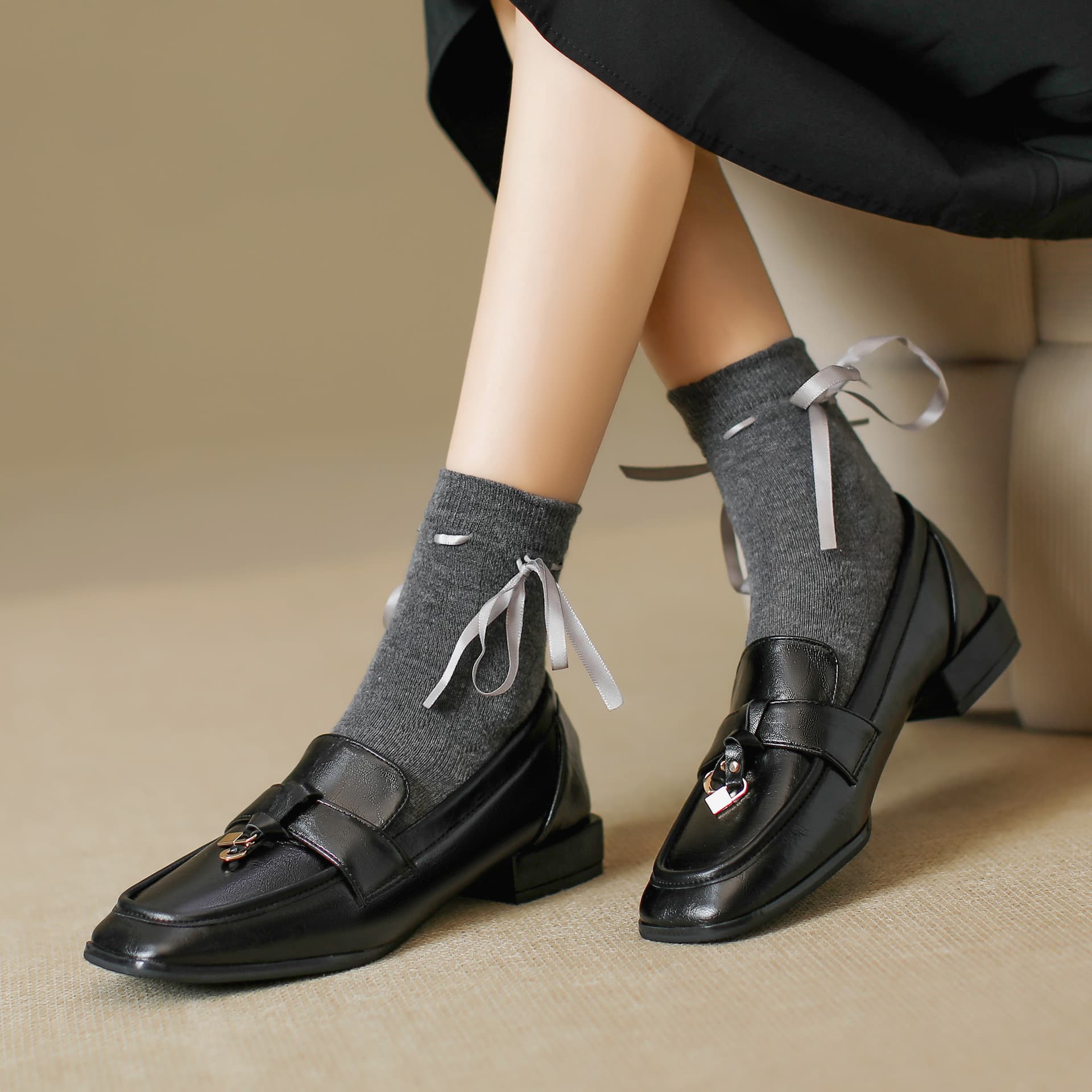 Yilin cross-border large size loafers for women, 2025 new slip-on British-style flats, chunky heel flat bean shoes.