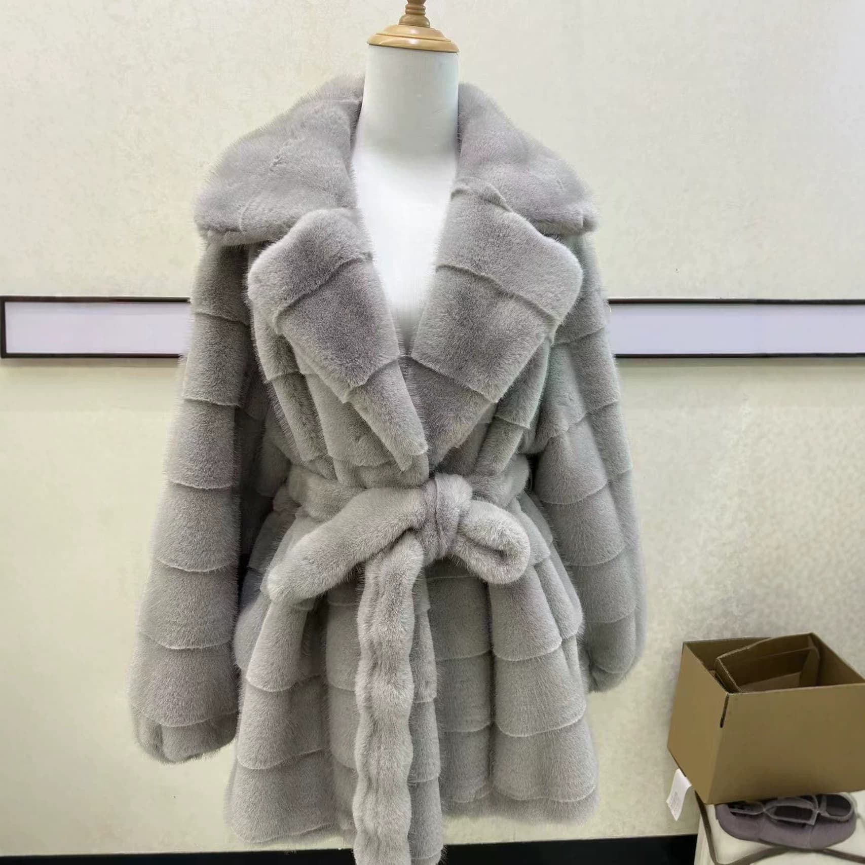 2026 New Women's Fashion Blazer-Style Fur Collar Faux Fur Mid-Length Thickened Coat, Faux Fur One-Piece Mink Velvet Coat