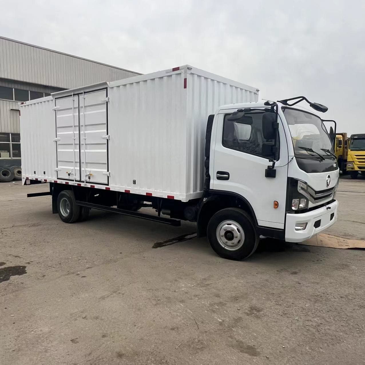 Export Sinotruk Howo Box Truck Available Euro III 4.2-meter Light Truck Van Cargo Transport Vehicle