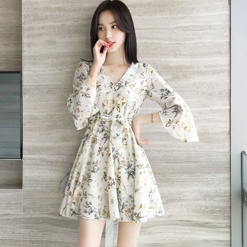 Spring and summer floral dress 2026 new style small tea break French V-neck slim super fairy skirt for women