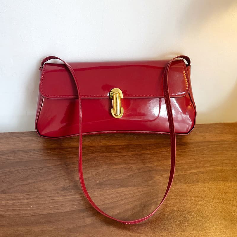 French Style Trendy Crossbody Shoulder Bag 2026 New Lock Buckle Fashion Retro Chic Baguette Bag