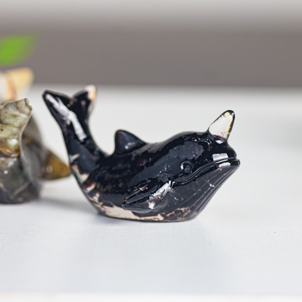Resin-Filled Natural Crystal Whale Ornaments Desktop Mini Microscopic Narwhal Sculpture Decorative Ornaments