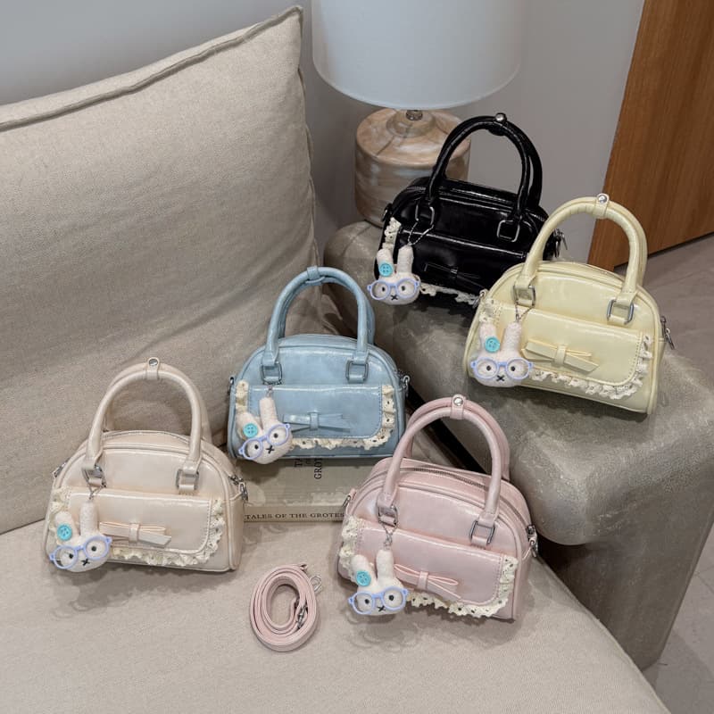 Chic and Stylish Small Bag for Women Summer 2026 New Fashion Trendy Design Crossbody Handbag Bowling Bag