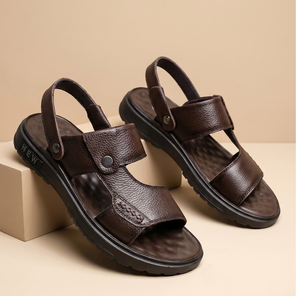 2026 Summer New Men's Genuine Leather Sandals, Non-Slip Breathable Soft Sole Casual Beach Shoes, Versatile Fashionable Men's Style