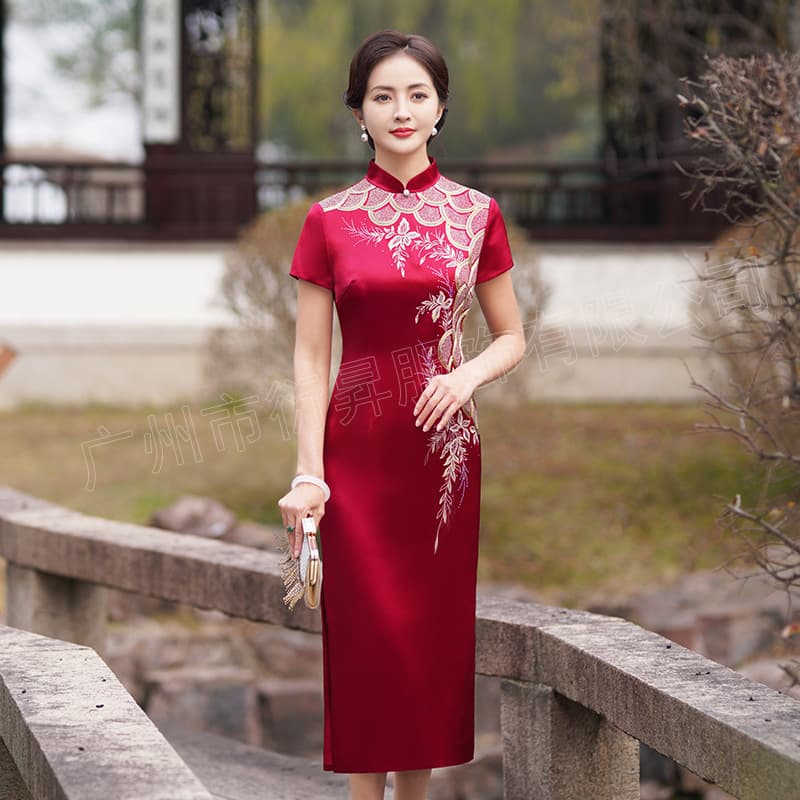 High-End Acetate Mother of the Bride Wedding Banquet Toast Dress 2026 New Chinese-Style Improved Mother's Engagement Banquet Cheongsam Dress