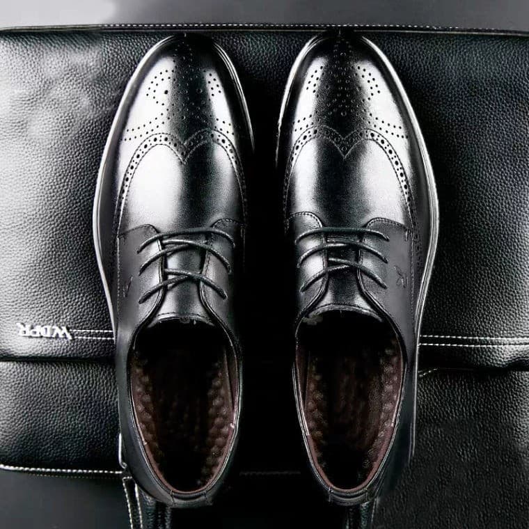 Men's 2025 Summer Business Formal Leather Shoes, British Style, Breathable Soft Sole, Brogue Shoes, Plus Size, Hidden Wedge Heel