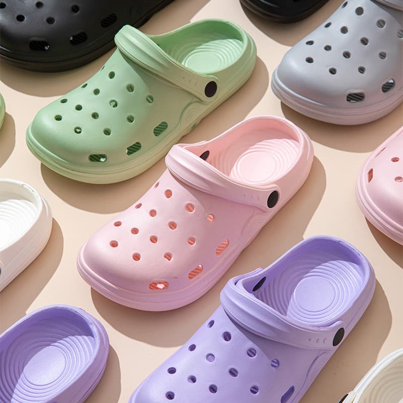 Women's Clog Sandals Summer Outdoor 2025 New Non-Slip Beach Cloud-like Feel Unisex Two-Way Slippers