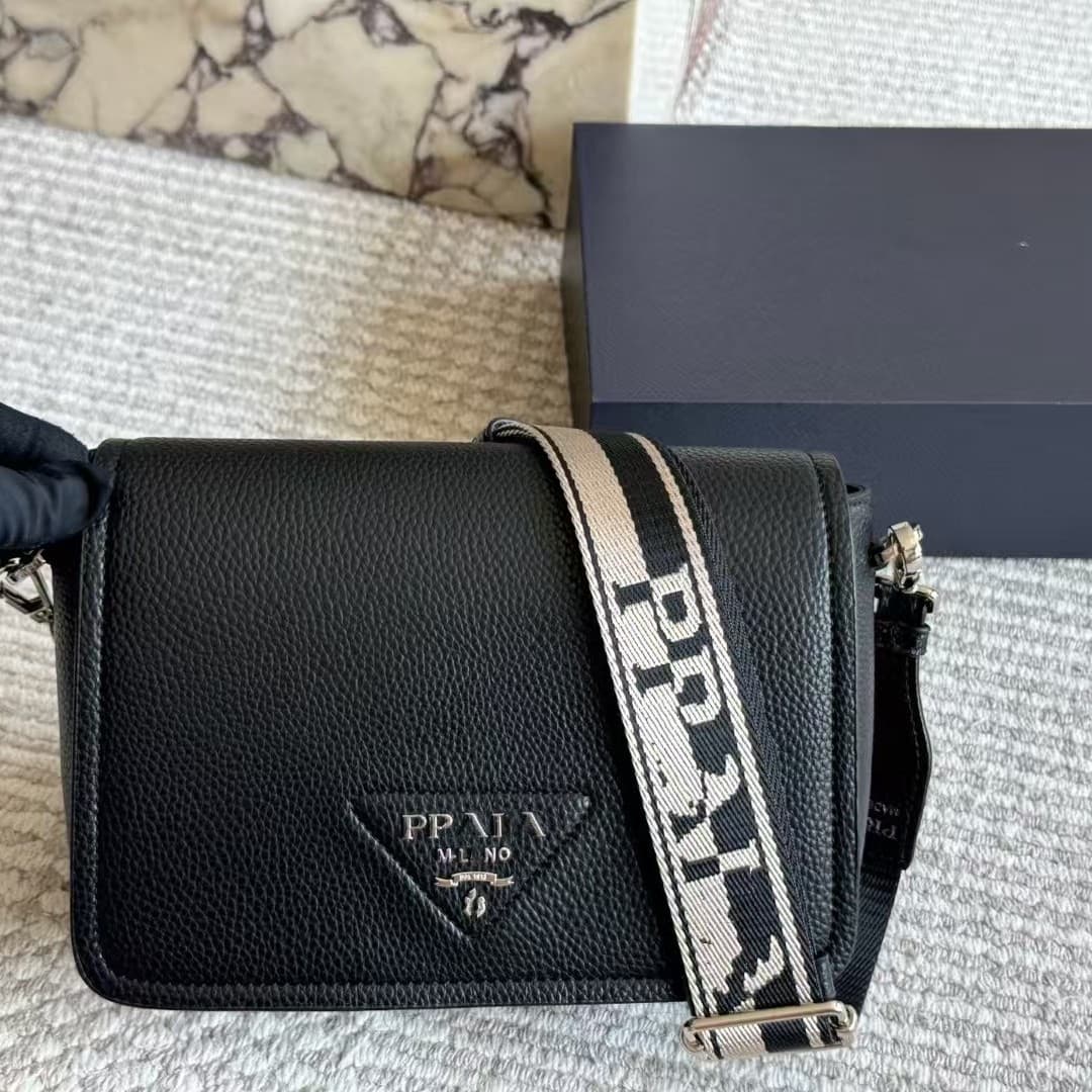 25 New P Home Camera Messenger Bag Shoulder Underarm Fashion Retro Women's Bag Entity Cross-Border Foreign Trade Wholesale