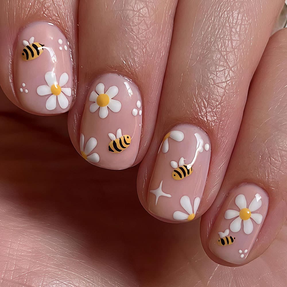 2026 New Spring Wearable Nails Bee Flower Nail Art Cute Pastoral Style Simple Short Fake Nails Wholesale